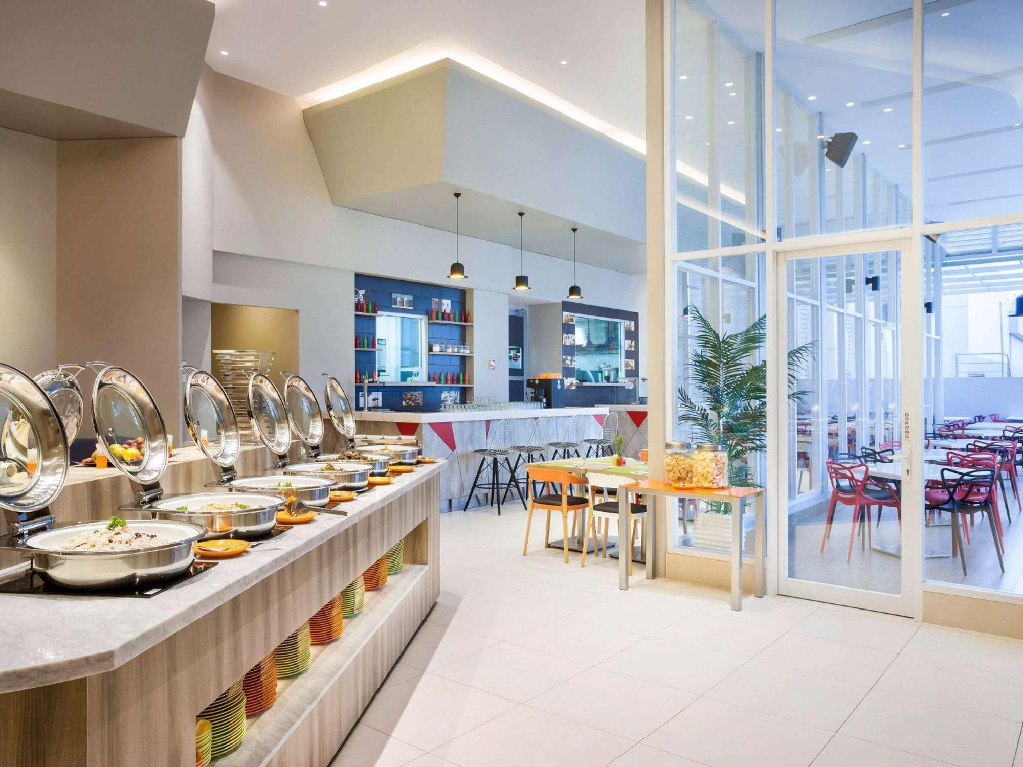 Ibis Styles Jakarta Mangga Dua Square Exterior foto