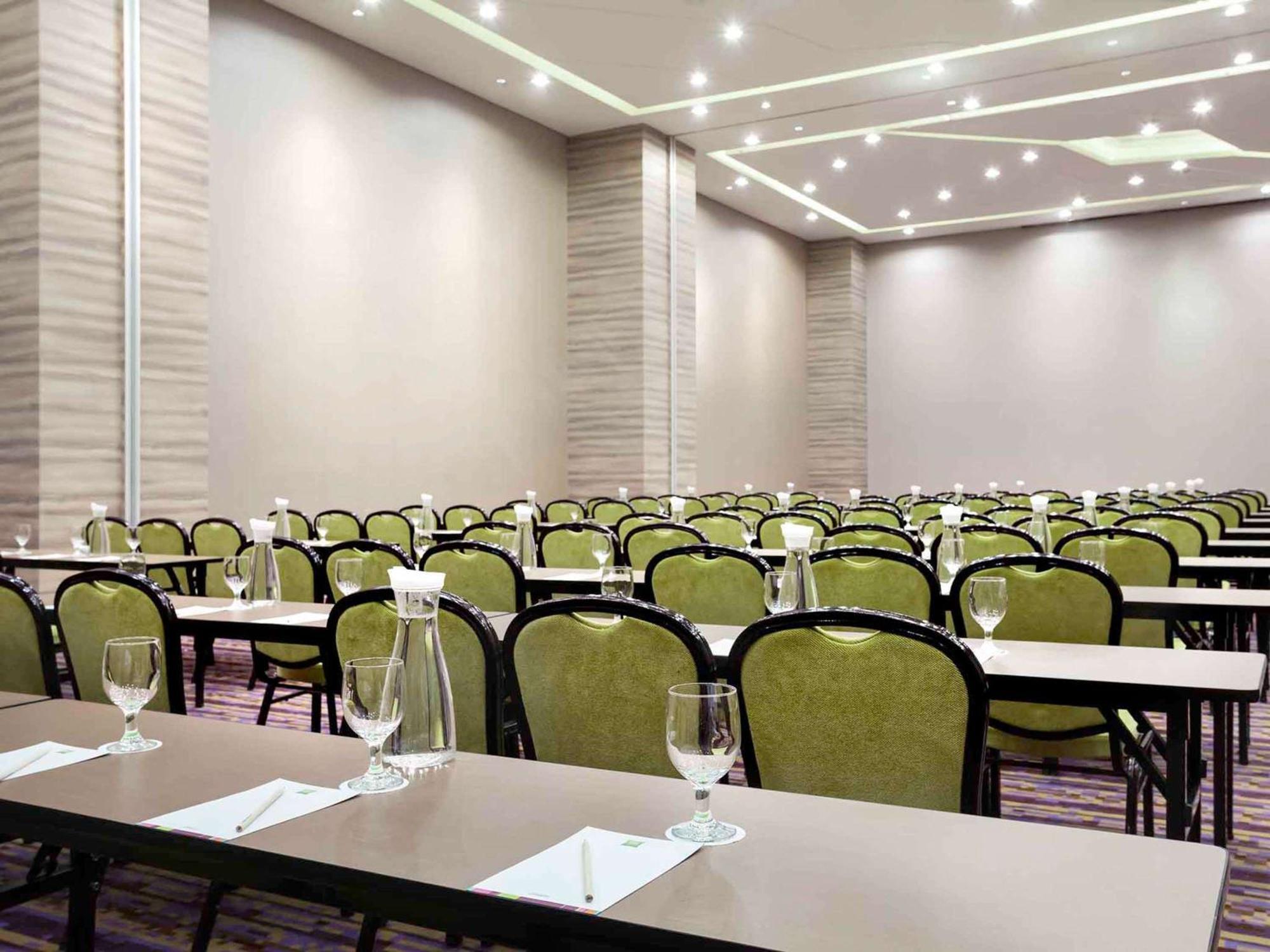 Ibis Styles Jakarta Mangga Dua Square Exterior foto