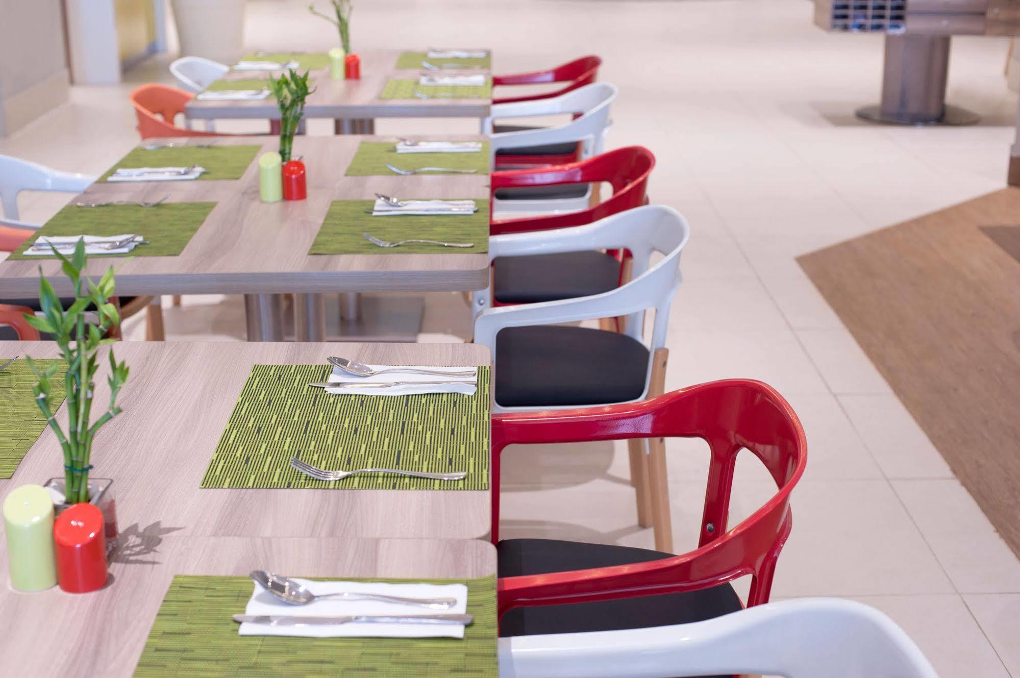 Ibis Styles Jakarta Mangga Dua Square Exterior foto